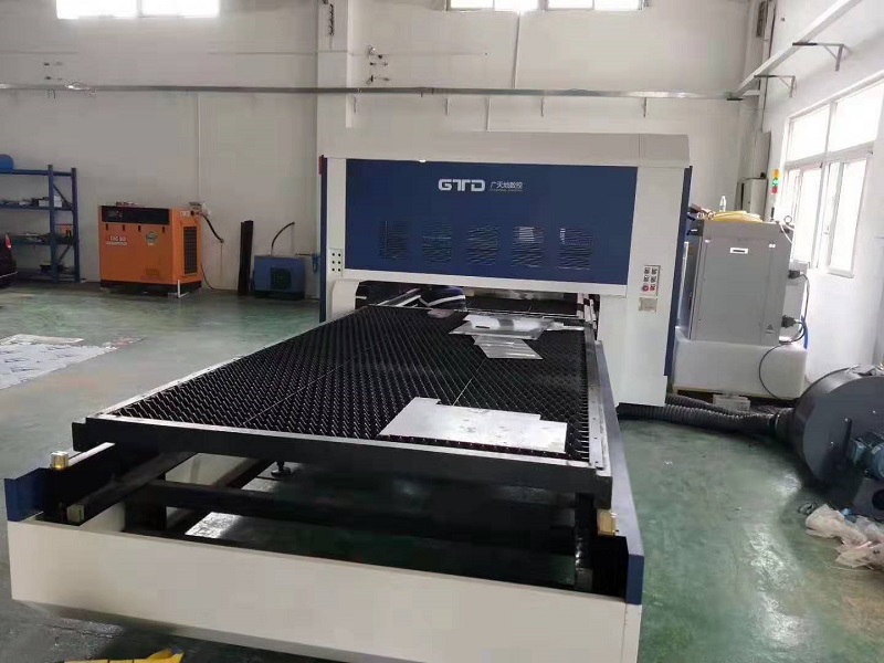 金屬激光切割機(jī)打孔時(shí)爆孔是什么原因