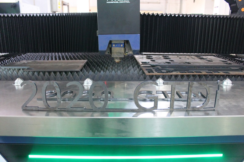 使用光纖激光切割機時需要掌握的技術