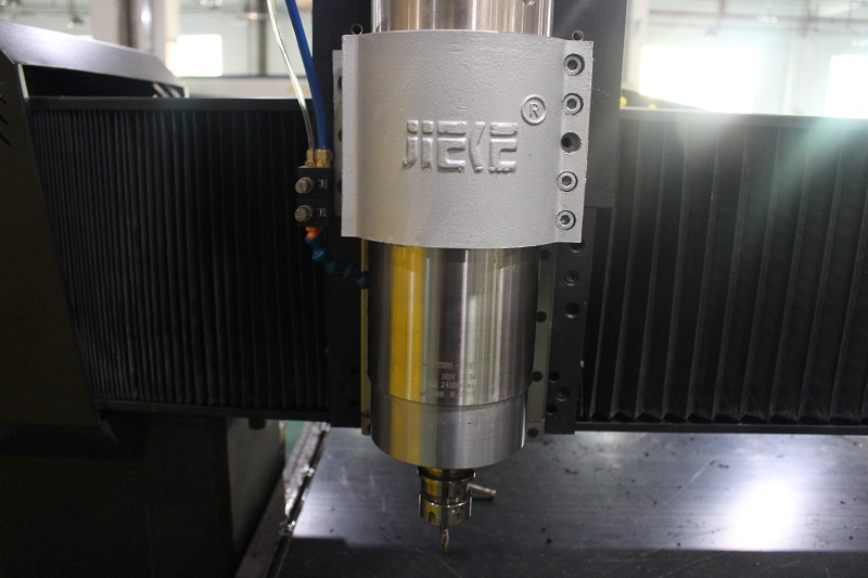 鋁單板雕刻機的主軸用水冷的還是風冷的好？