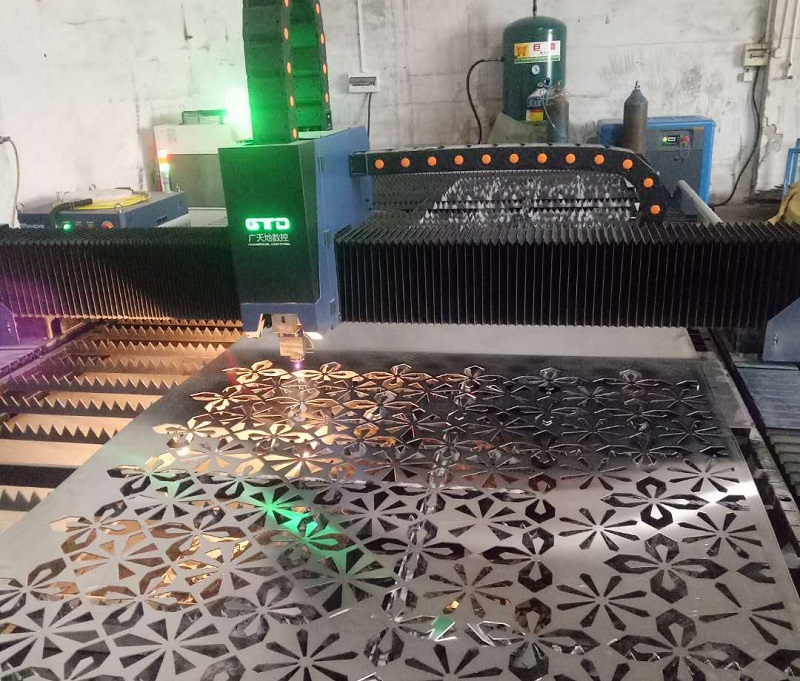 鋁單板鏤空用什么機器 2020年流行款早知道