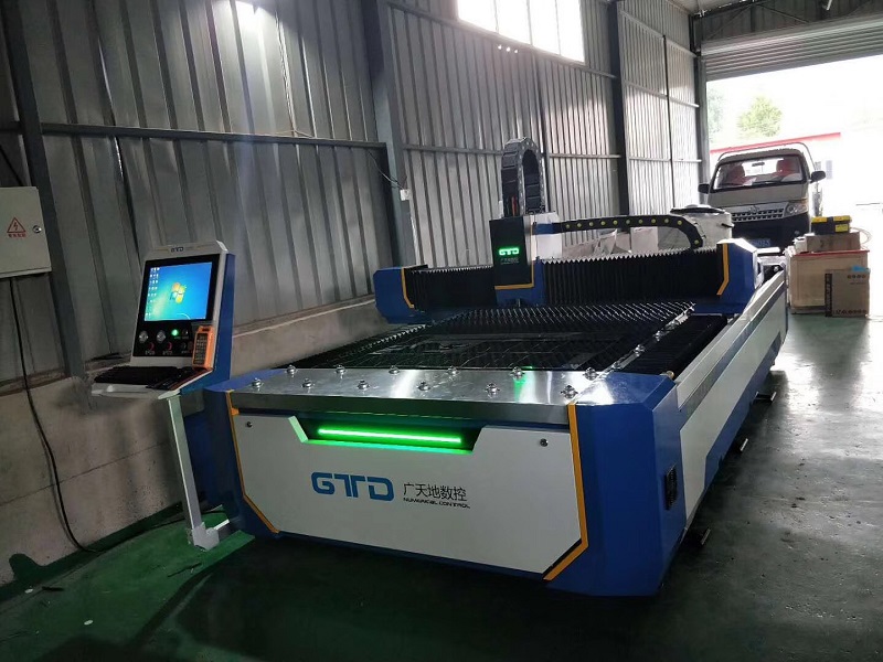 光纖激光切割機(jī)切割時(shí)切縫較大什么原因