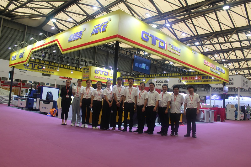 廣天地數(shù)控帶您直擊2020上海廣告展展會現(xiàn)場